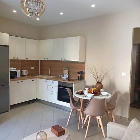 Nikola's & Joanna's 2 アパート アルゴストリオン